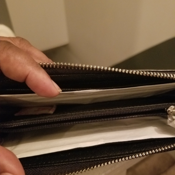 Authentic Coach Signature Wallet - Picture 3 of 4